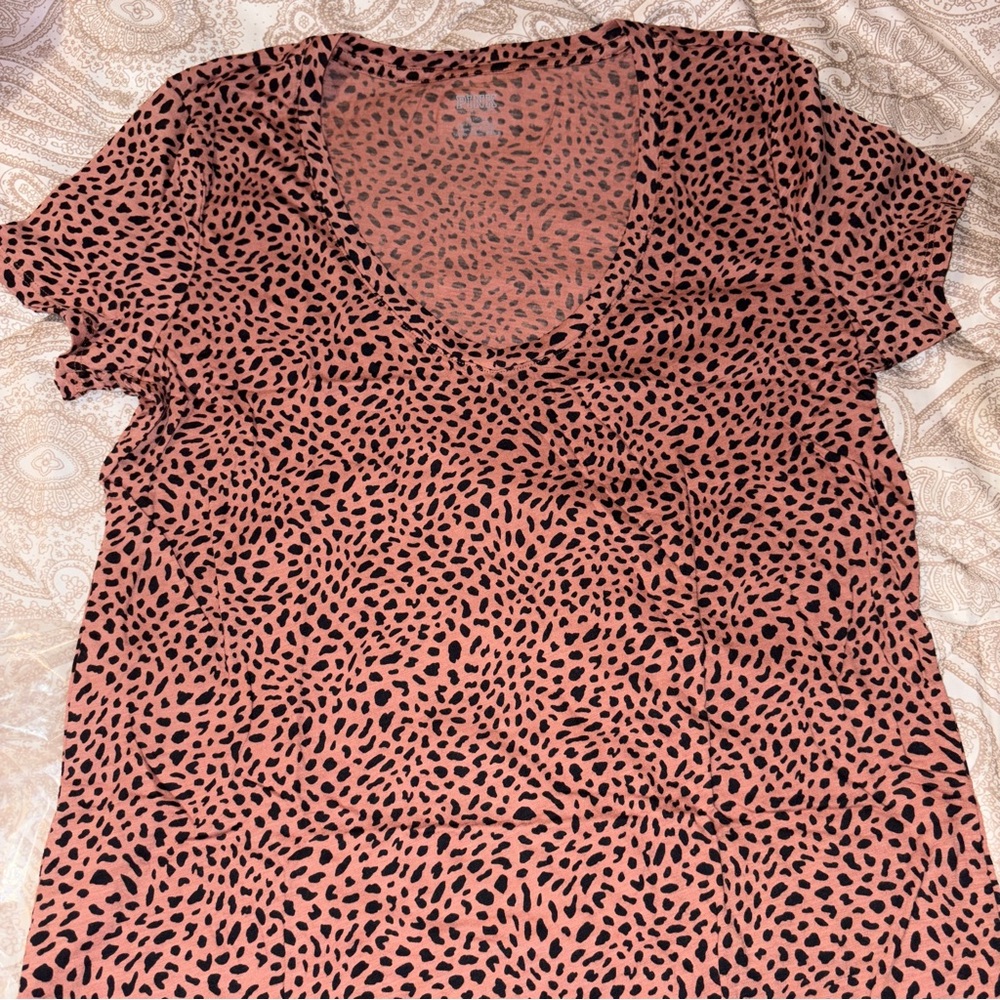 PINK Victoria's Secret Animal  Print V-Neck Shirt Top Size Medium Brand new